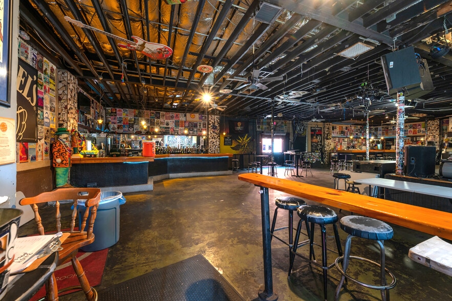 More Photos Of 1812 N 17th St, Tampa Bar For Lease