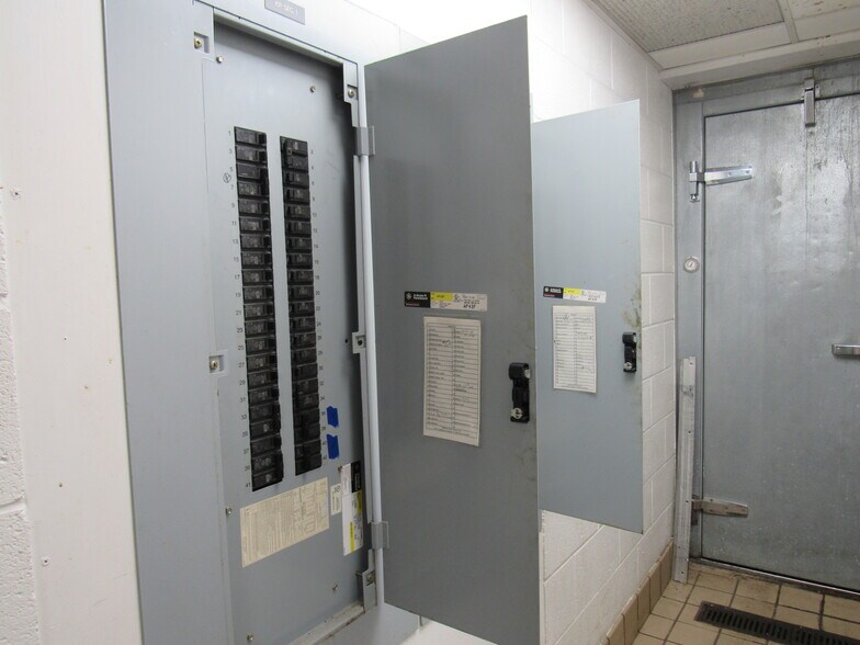 More Photos Of 150 W Dubois Ave, Dubois General Retail For Lease