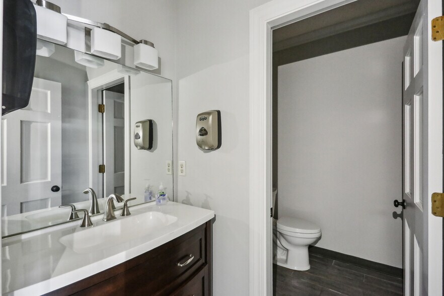 More Photos Of 3015-3025 Piedmont Rd NE, Atlanta Office For Sale