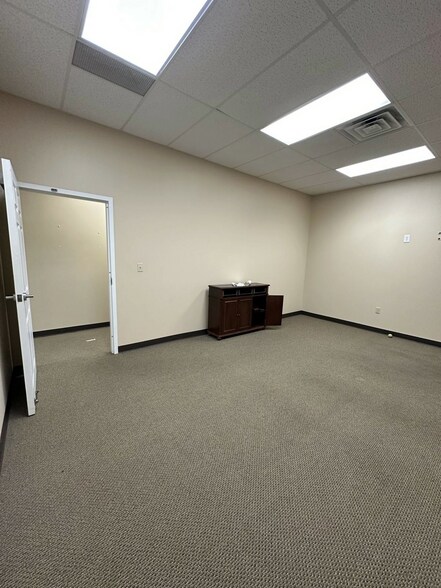 More Photos Of 315 W Ireland Rd, South Bend Unknown For Lease