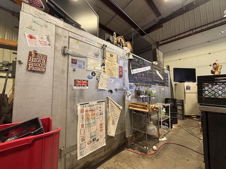 More Photos Of 11 Gifford St, Pittsfield Warehouse For Sale