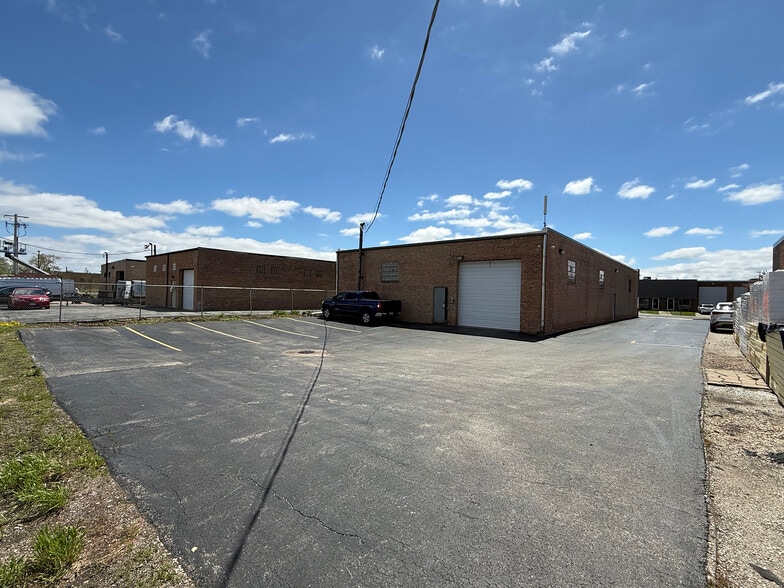 More Photos Of 450 Bennett Rd, Elk Grove Village Industrial For Sale