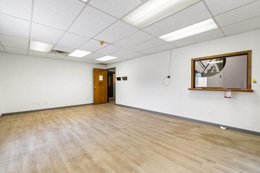 More Photos Of 137 Touby Ct, Mansfield Warehouse For Sale