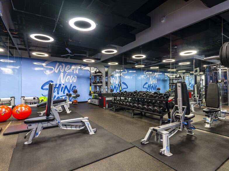 More Photos Of 24 Greenway Plz, Houston Office For Lease