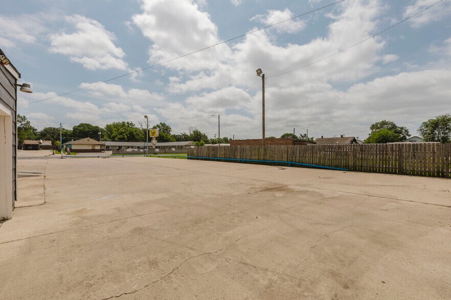More Photos Of 2013 S Broadway St, Wichita Auto Dealership For Sale