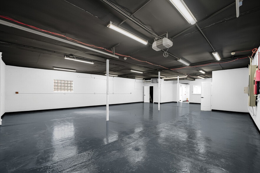 More Photos Of 10333 Oxford Ave, Chicago Ridge Warehouse For Sale