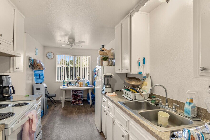 More Photos Of 100 Gatch St, Woodburn Apartments For Sale