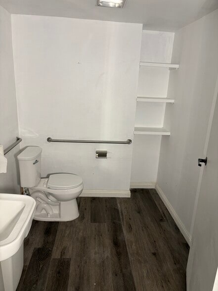 More Photos Of 9144-9146 Telegraph Rd, Downey Office For Lease