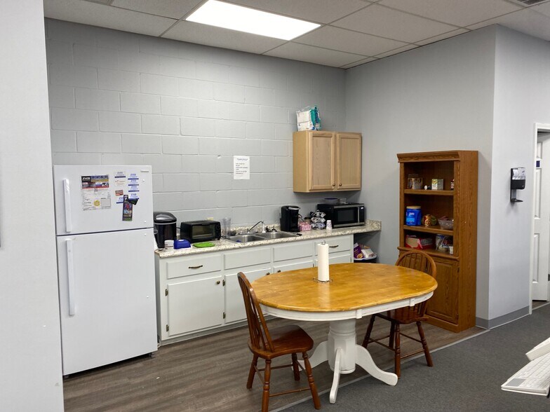 More Photos Of 611 Garfield St, Tupelo Freestanding For Lease