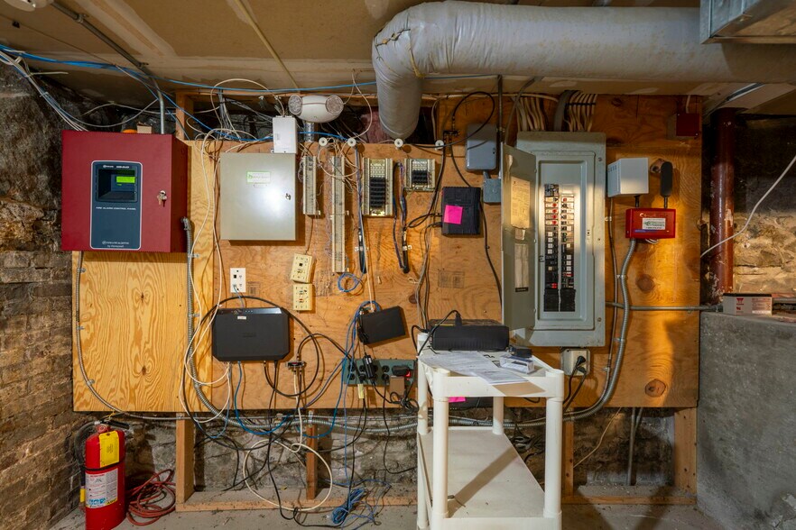 More Photos Of 35 E Pearl St, Nashua Office For Sale