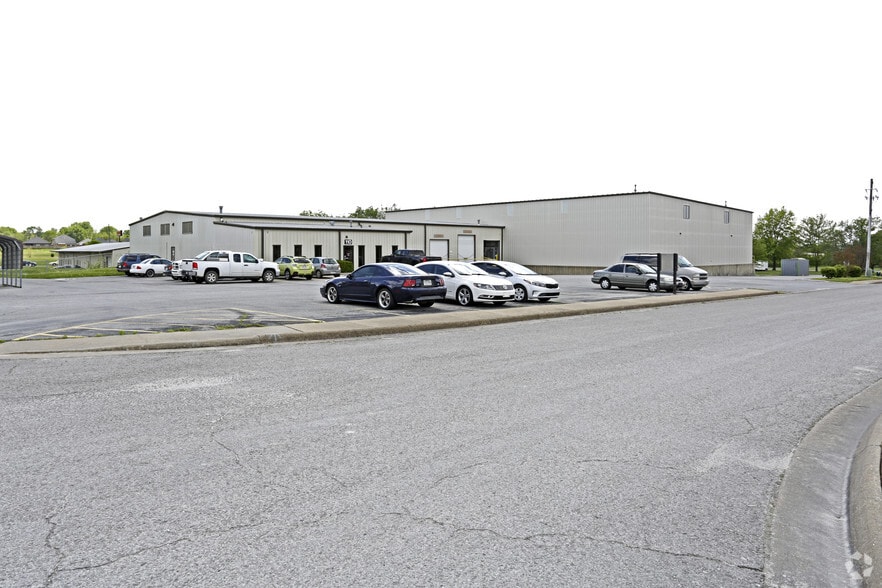 More Photos Of 1821 S 1st St, Rogers Unknown For Lease