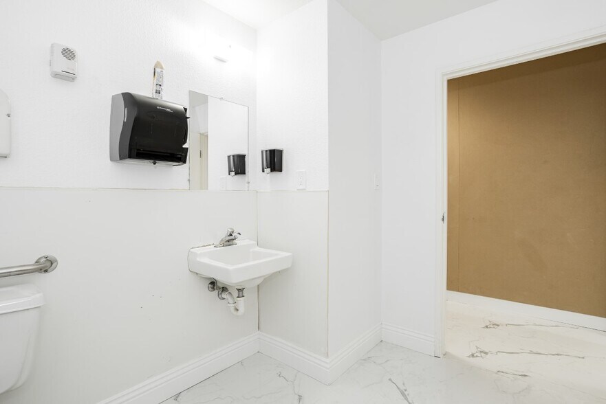 More Photos Of 3215 Birtcher Dr, Las Vegas Office For Lease