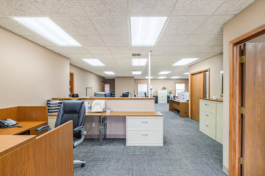 More Photos Of 1063 W Hill Rd, Flint Medical For Sale