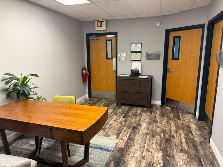 More Photos Of 1829 New Holland Rd, Reading Office For Sale