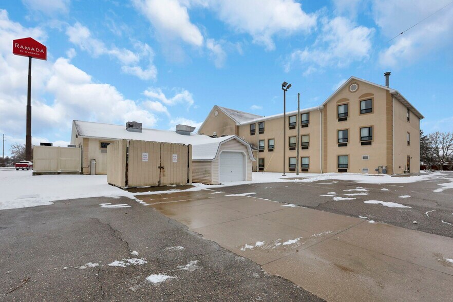 More Photos Of 509 S Wooster Ave, Strasburg Hotel For Sale