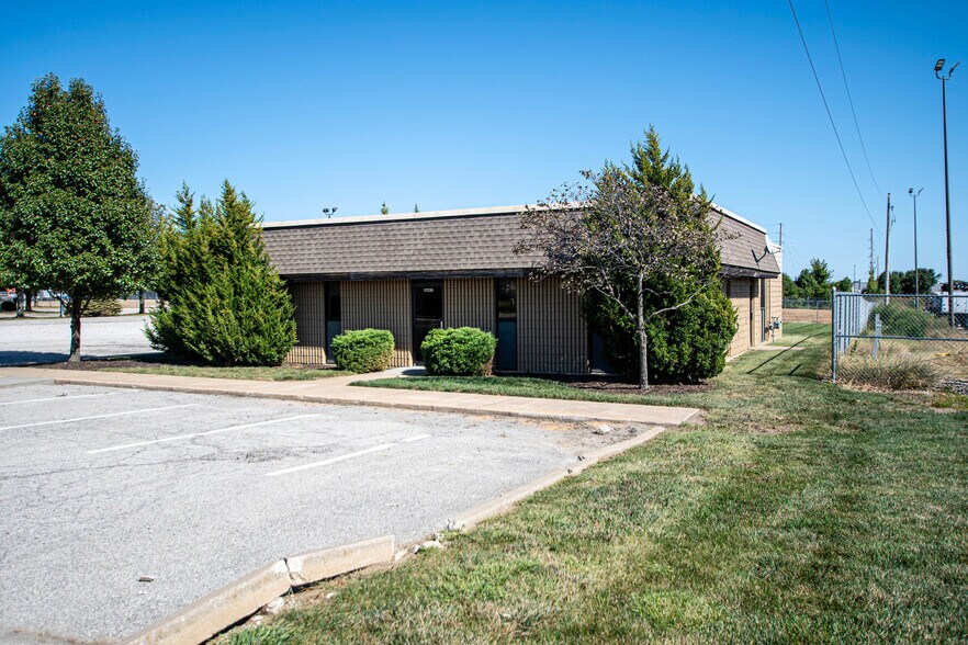 Primary Photo Of 17235 Bel-Ray Pl, Belton Office For Lease