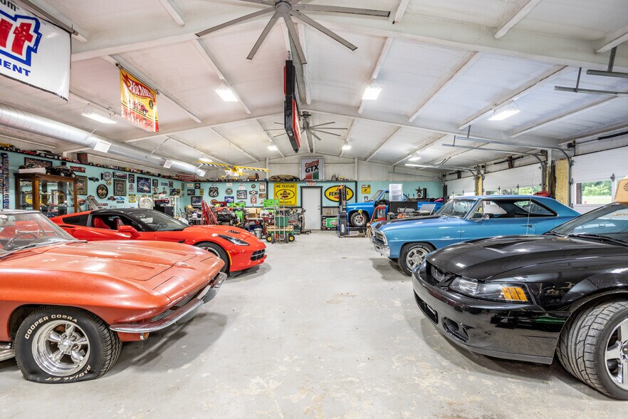 More Photos Of 59 Shawnee Trl, Whitesboro Showroom For Sale