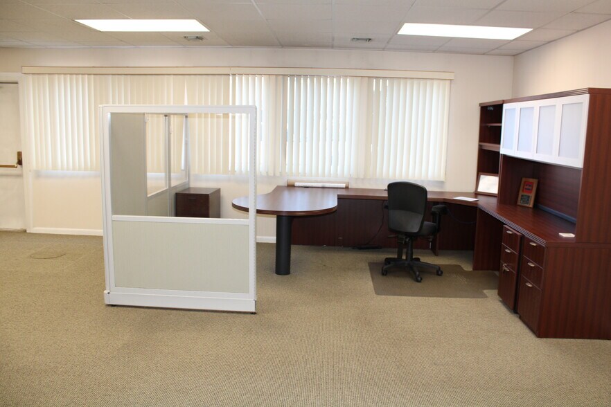More Photos Of 20 W Lancaster Ave, Shillington Office For Lease