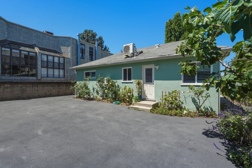 More Photos Of 5236 Bellingham Ave, Valley Village Apartments For Sale