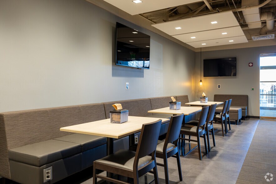 More Photos Of 2120 S 72nd St, Omaha Office For Sale