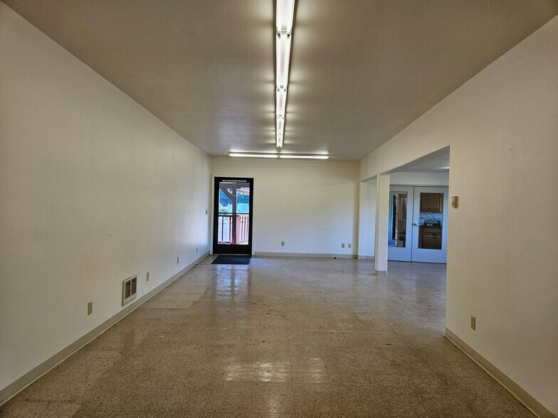 More Photos Of 350 W Columbia River Hwy, Clatskanie General Retail For Sale