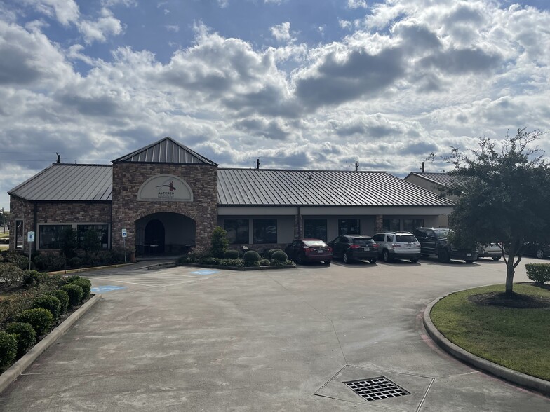 More Photos Of 1330 Broadway St, Pearland Storefront Retail Office For Lease