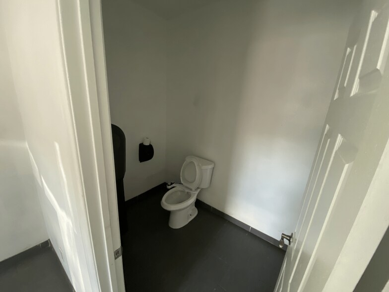 More Photos Of 7620 North Ave, Lemon Grove Service For Lease