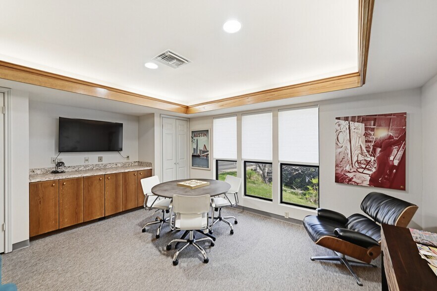 More Photos Of 8733 Shoal Creek Blvd, Austin Office For Sale