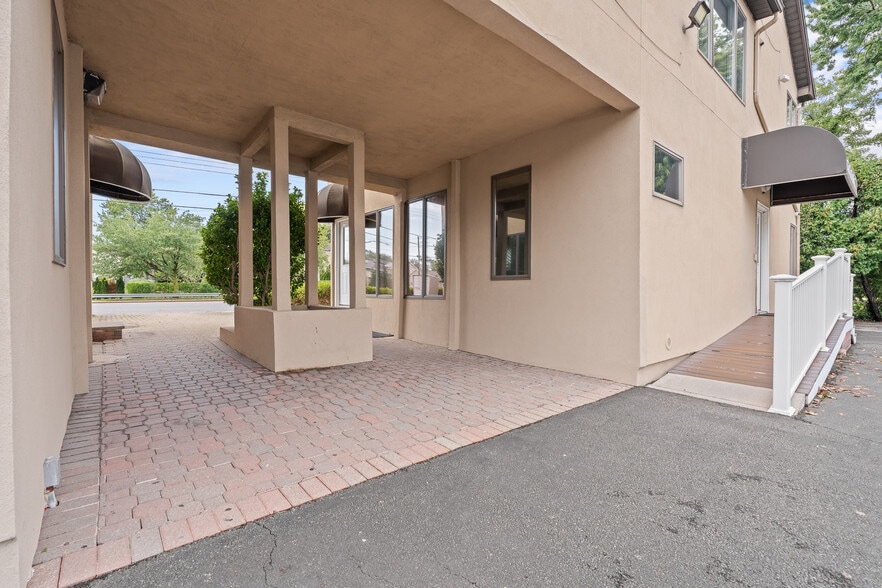 More Photos Of 4546 Hylan Blvd, Staten Island Medical For Sale