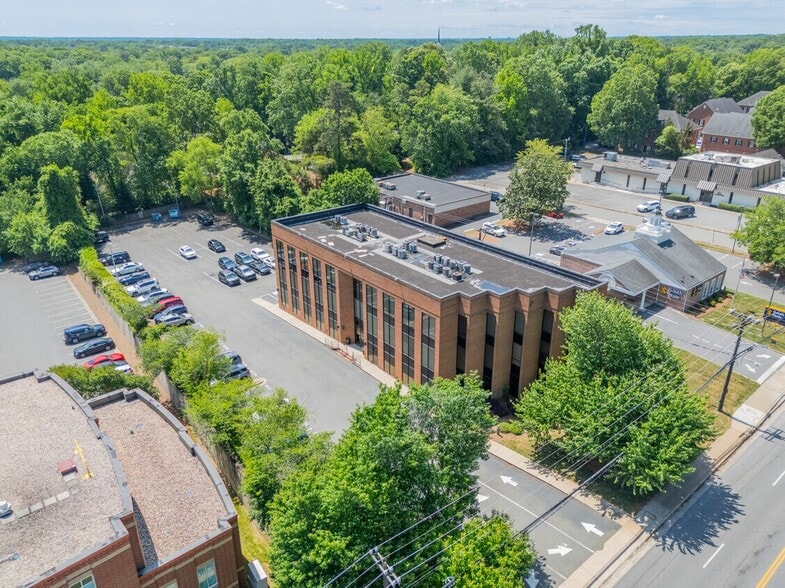 More Photos Of 319 S Sharon Amity Rd, Charlotte Office For Sale