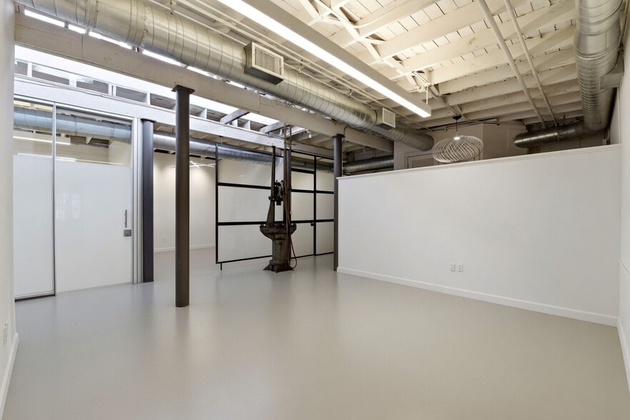 More Photos Of 603 W 11th St, Houston Office For Lease
