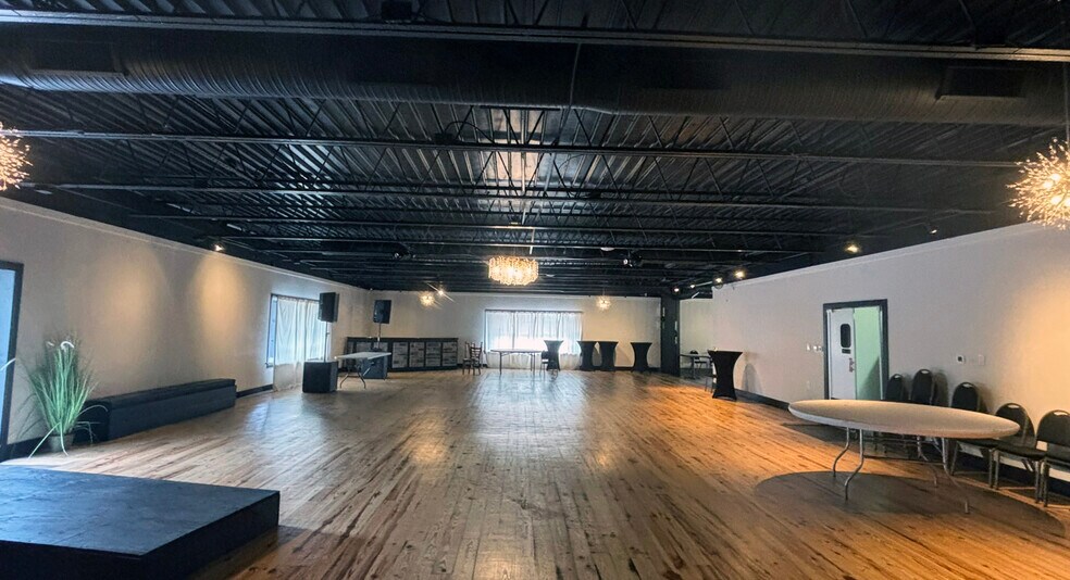 More Photos Of 16092 W Colonial Trail Hwy, Crewe Restaurant For Sale