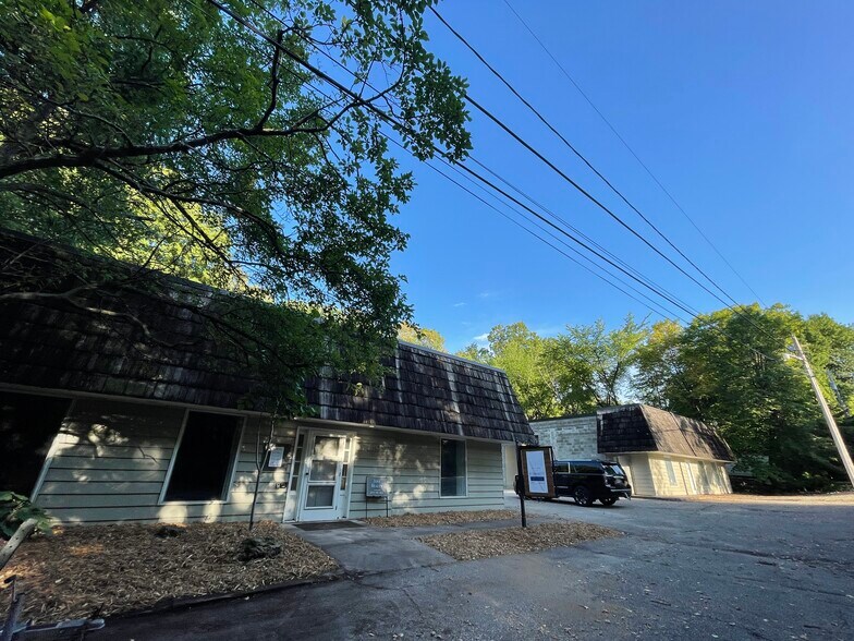 More Photos Of 21195 Minnetonka Blvd, Shorewood Manufacturing For Lease