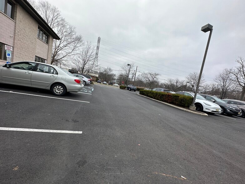 More Photos Of 1740 Oak Tree Rd, Edison Medical For Lease