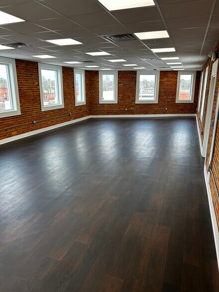 More Photos Of 110 E Bridge St, Wetumpka General Retail For Lease