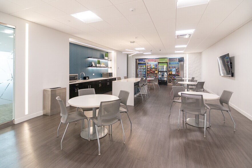 More Photos Of 3701 Algonquin Rd, Rolling Meadows Office For Lease