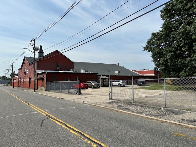 More Photos Of 333 Bucklin St, Providence Manufacturing For Sale