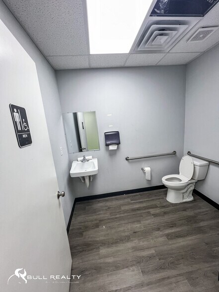 More Photos Of 6667 Vernon Woods Dr, Atlanta Medical For Lease