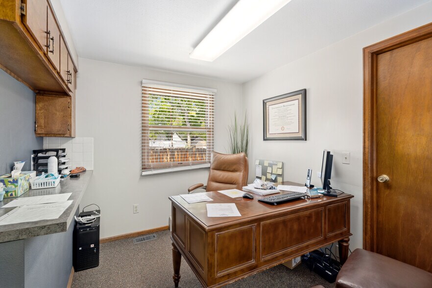 More Photos Of 430 Bimson Ave, Berthoud Medical For Sale