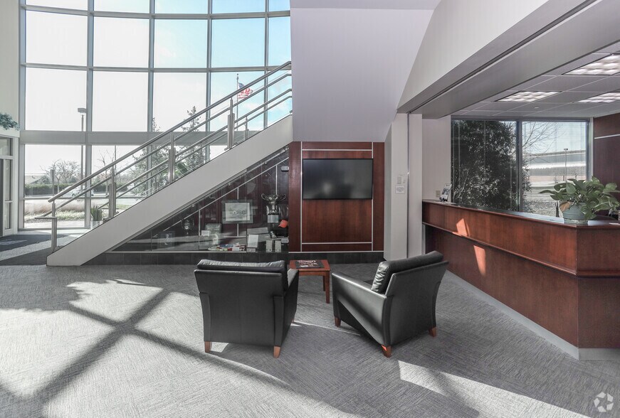 More Photos Of 1310 E 96th St, Indianapolis Office For Lease