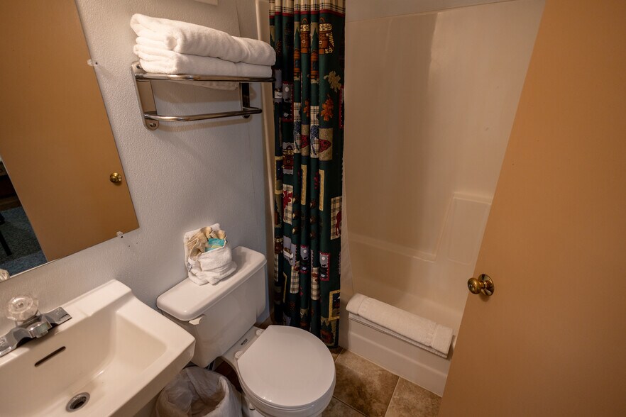 More Photos Of 27680 US Highway 160, South Fork Hotel For Sale