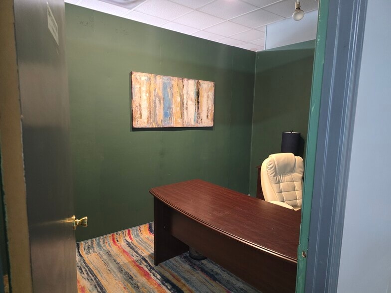 More Photos Of 514 S Wall St, Calhoun Storefront Retail Office For Lease