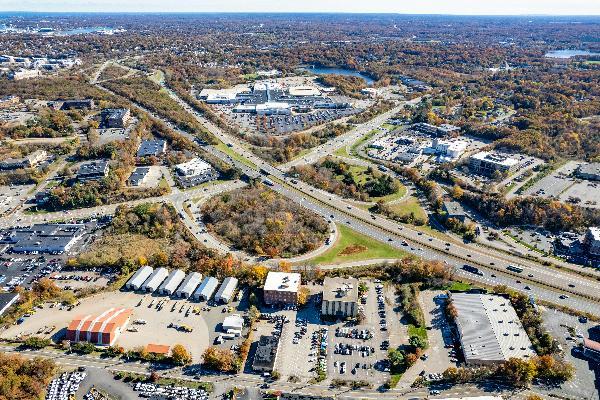 More Photos Of 140 Wood Rd, Braintree Office For Lease