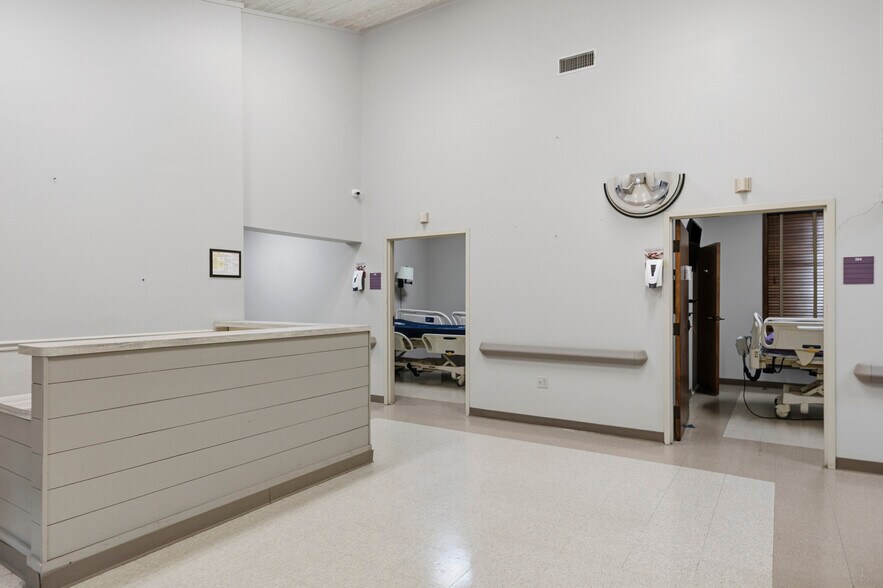 More Photos Of 450 Towne Center Blvd, Ridgeland Skilled Nursing Facility For Sale