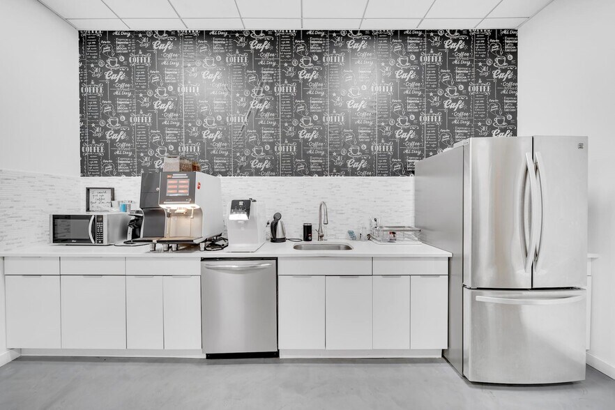 More Photos Of 545 W 45th St, New York Loft Creative Space For Lease