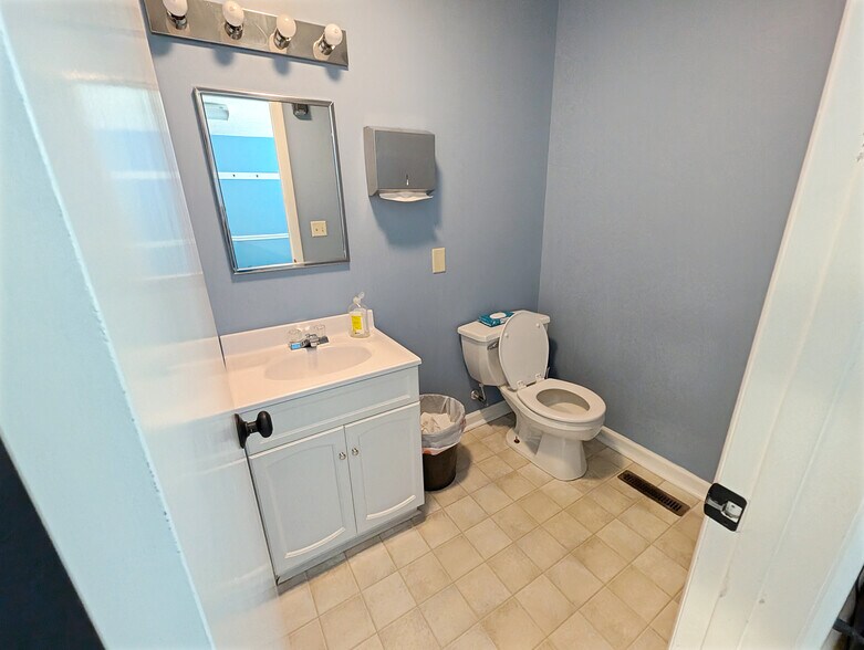 More Photos Of 250 Alhambra Ave, Frankfort Medical For Lease