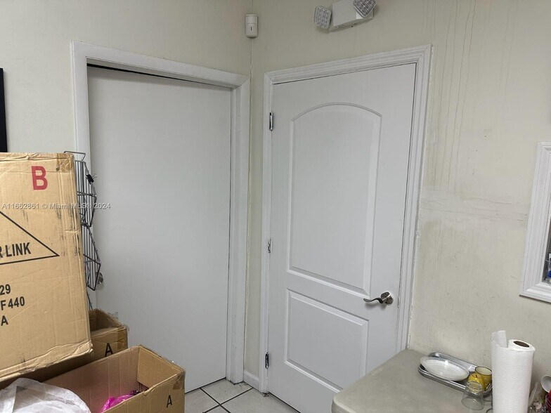 More Photos Of 1767 W 37th St, Hialeah Warehouse For Sale