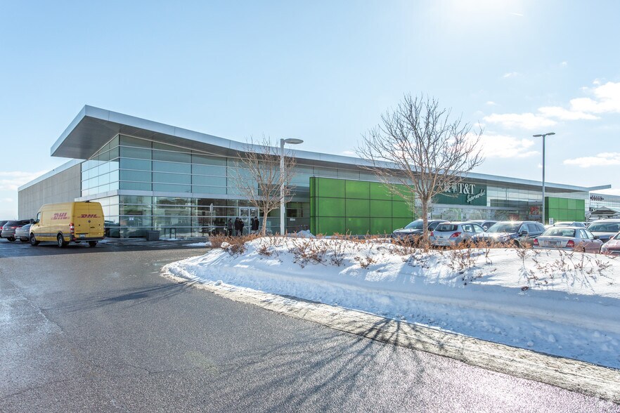 More Photos Of 224-228 Hunt Club Rd, Ottawa General Retail For Lease