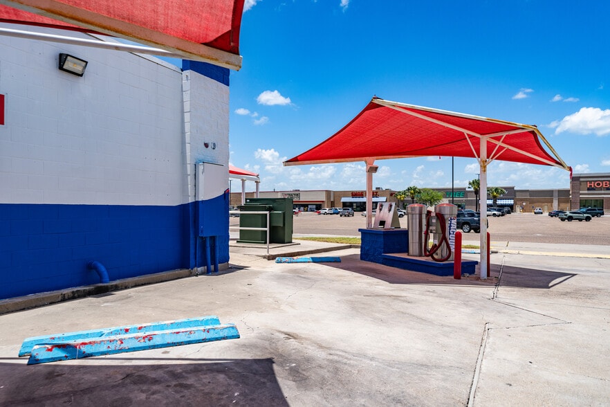 More Photos Of 2393 S Brahma Blvd, Kingsville Specialty For Sale