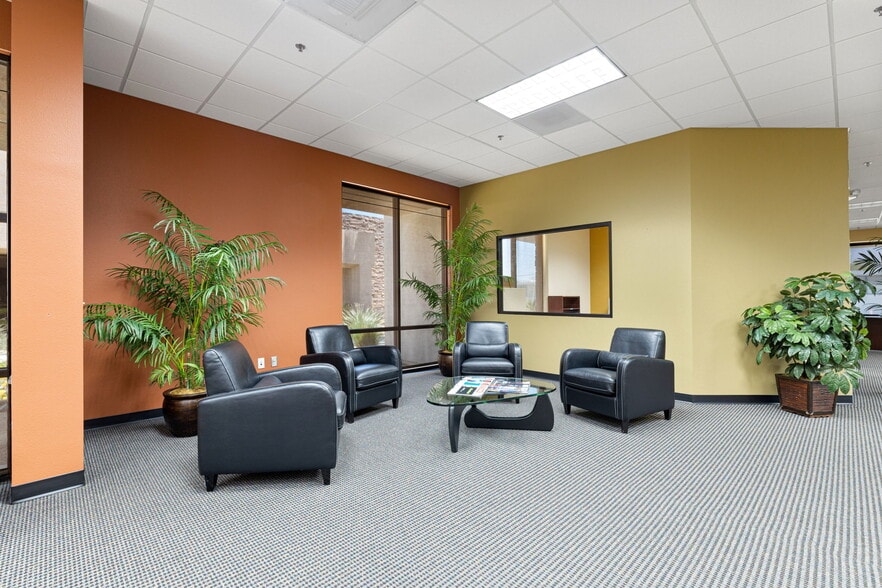 More Photos Of 550 S Paseo Dorotea, Palm Springs Medical For Sale